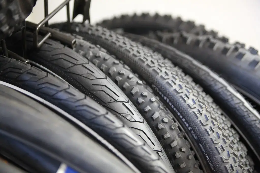 How to Fix a Flat Mountain Bike Tire Mountain Bikes Lab